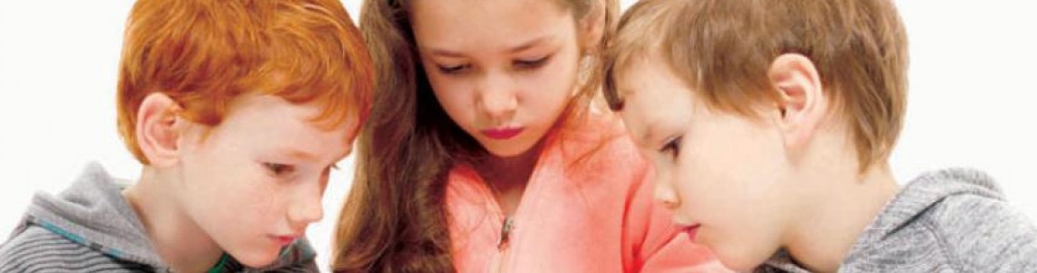 تأثير الهواتف الذكية على الأطفال: التحديات والفوائد